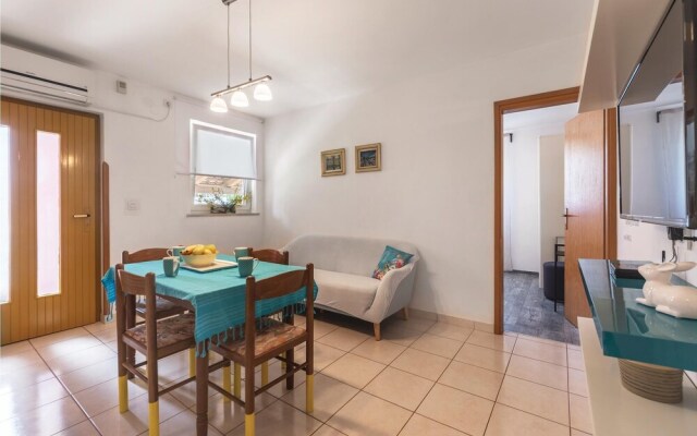 Beautiful Home in Valbandon With Wifi and 2 Bedrooms