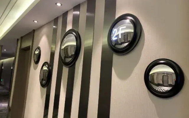 Orange Hotel (Shanghai Jiaotong University, Jiangchuan Road Metro Station)