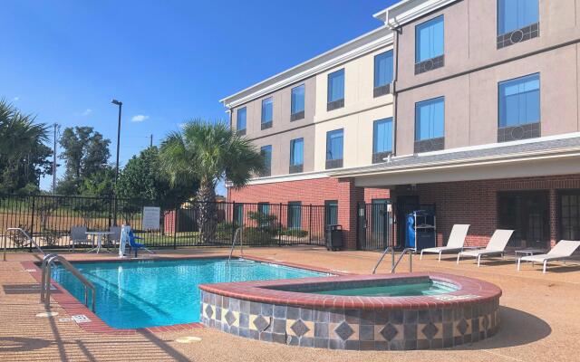 Holiday Inn Express & Suites Hearne, an IHG Hotel