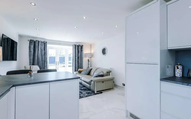 Modern 1BR Apartment in Whitefield