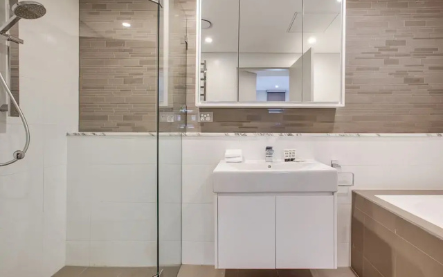 Spacious 2-bed Apartment Close to City