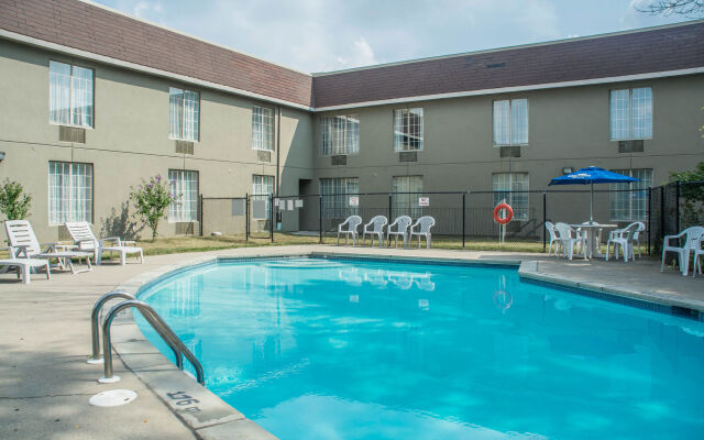 Quality Hotel and Suites Woodstock