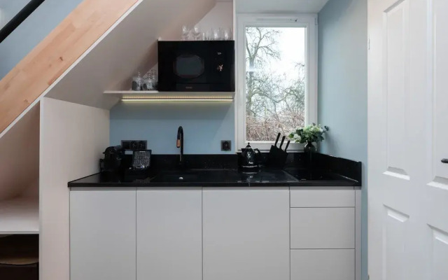 Wawel Apartments - Riverside Castle