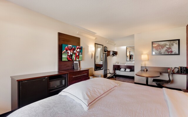 Super 8 by Wyndham Deerfield/Northbrook