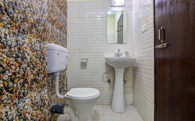 OYO 12862 Hotel Lamaz Residency