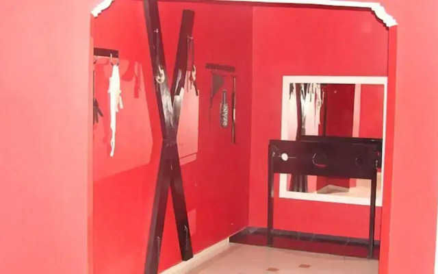 Flamboyant Motel - Adults Only