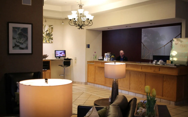 Best Western Plus Des Moines West Inn & Suites