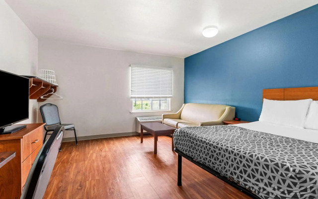 WoodSpring Suites Tulsa