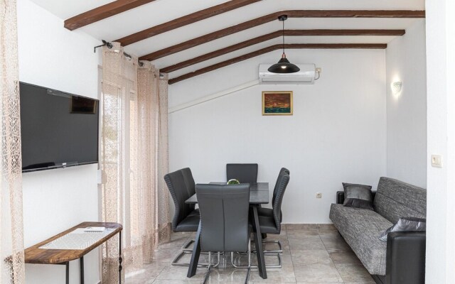 Beautiful Apartment in Sevid With 2 Bedrooms and Wifi