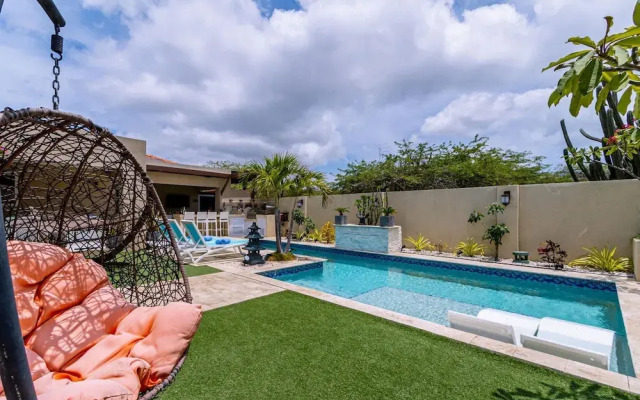 Luxury New 5 Location Pool Outdoor Kitchen