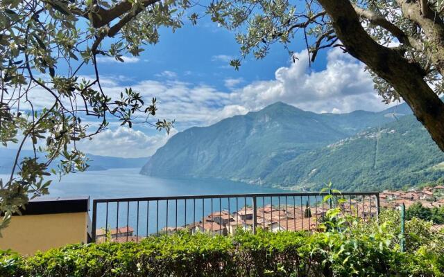 Appartamento con vista sul lago di Iseo e piscina