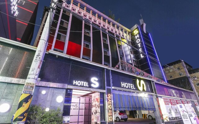 Hotel S
