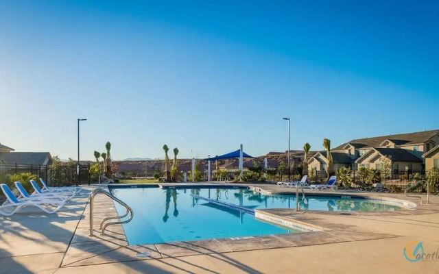 Desert Edge 3 Bedroom Townhouse by RedAwning