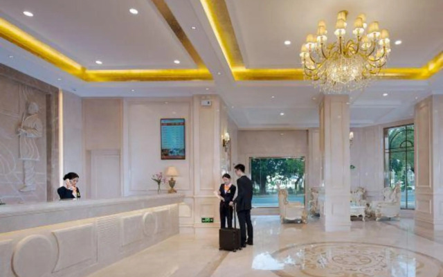 Vienna Hotel (Zhaoqing East Railway Station Dinghushan Scenic Area)