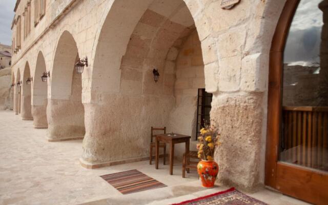Narcissos Cave Hotel