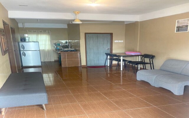 OYO 90910 Homestay D Lalang Inn