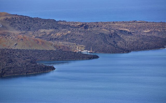 Caldera Cliff Suites