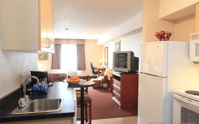 Coast Grimshaw Hotel & Suites