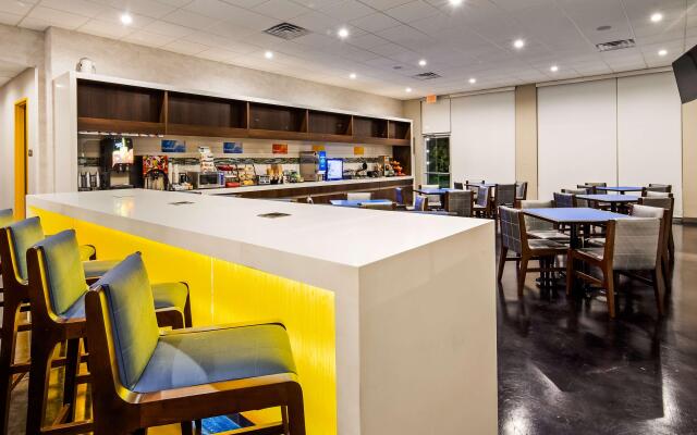 GLō Best Western Dallas South DeSoto