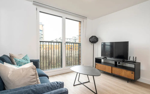 Modern Flat Near City Centre