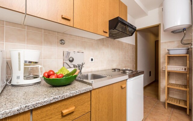 Stunning Apartment in Icici With Wifi and 1 Bedrooms