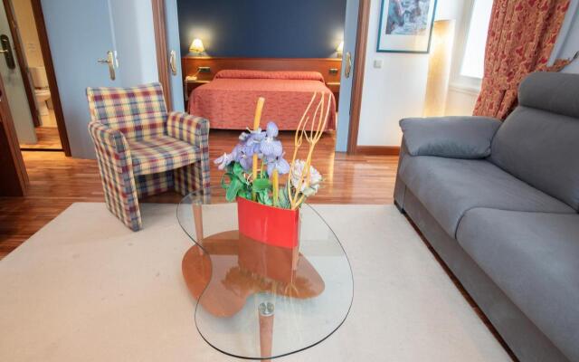 Hotel Mondragon