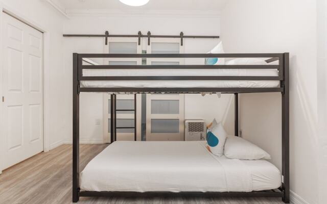 West Deco Boutique Apartments