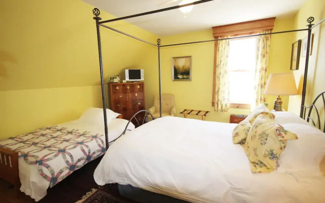 Highland Lake Inn
