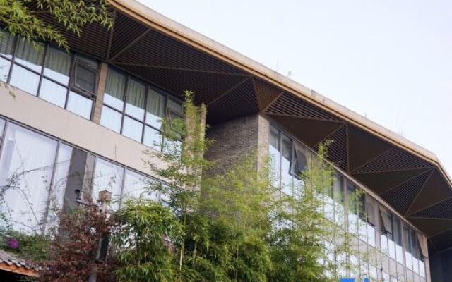 Anjing Qilu Manor in Emei Mountain Scenic Area