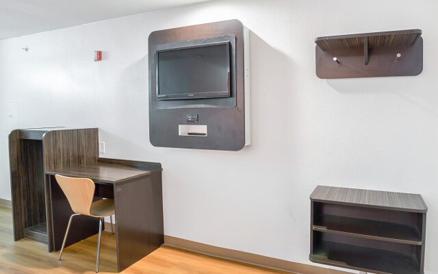Motel 6 Grand Prairie, TX - Near Six Flags Drive