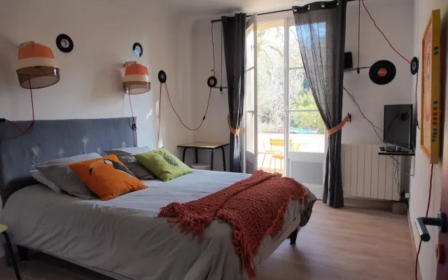 A La Maison
