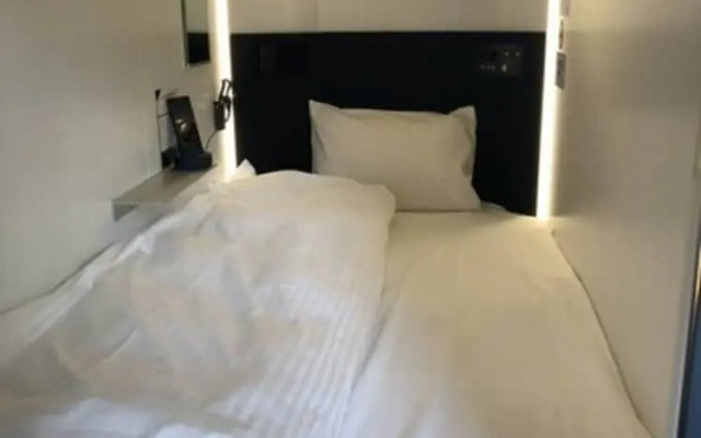 HEARTS Capsule Hotel & Spa HAKATA