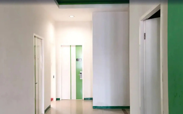 RedDoorz near Pantai Pede