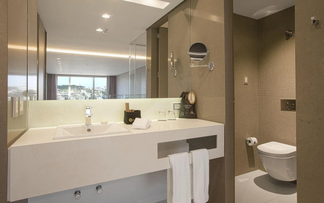 Suryaa Hotel Pinhais, Curio Collection by Hilton