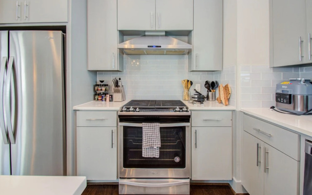 Cozy Downtown Modern Townhome