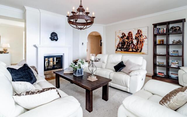 LAP- 3 bed apartment on the beach. Families only