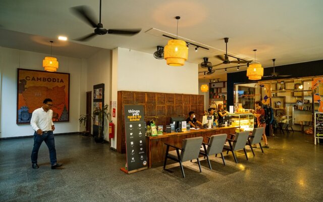 Mad Monkey Phnom Penh - Hostel