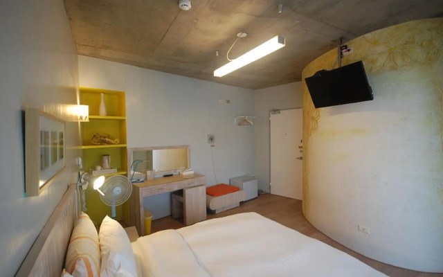 Orange Moon Inn