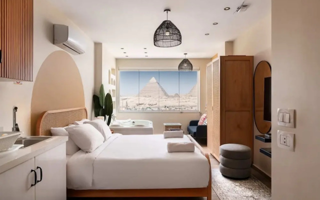 Jacuzzi Studio @ The Pyramids Free Airport Pickup