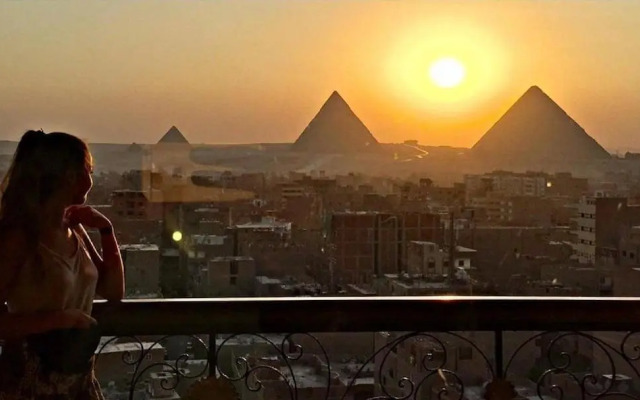 Faran Pyramids View lnn