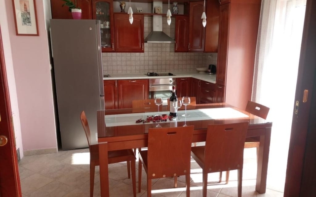 Apartment Stan - 150m from the sea A2 prizemlje Duce, Riviera Omis