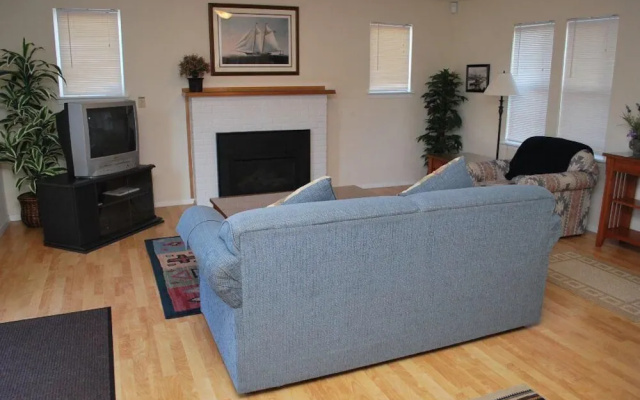 1860 Beach Drive #1