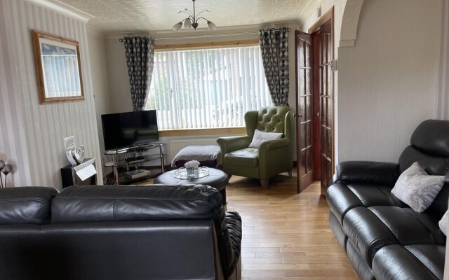 3bed House - Family Friendly - Close To Lochness