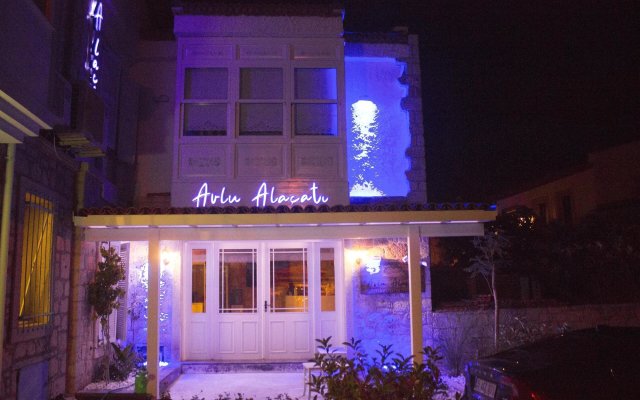 Avlu Alacati Butik Otel
