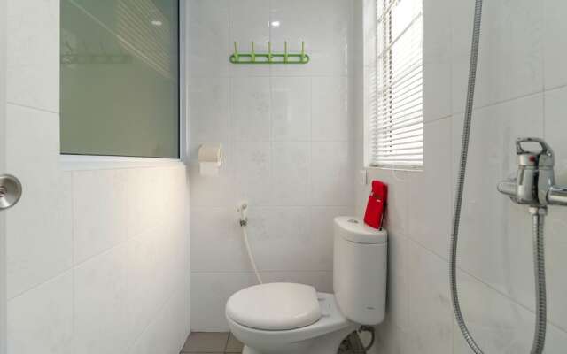 RedDoorz near Nagoya Hill