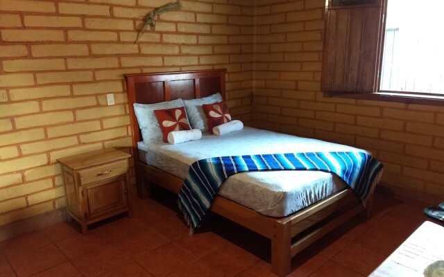 La Joya De Tuito Bed & Breakfast