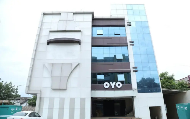 OYO Flagship 070 Hotel Orient Palace