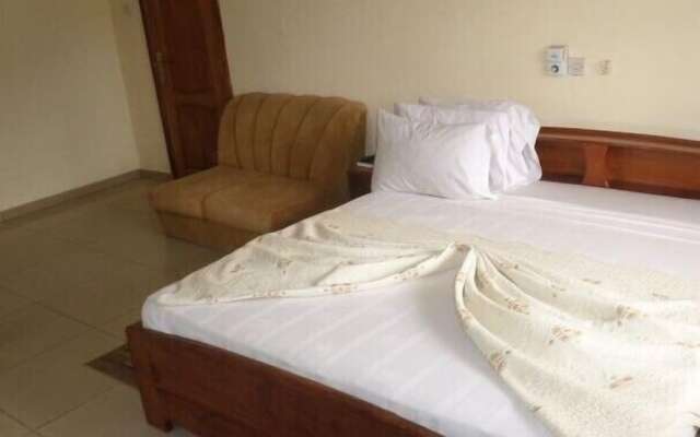 Boy Boison Elite Hotel