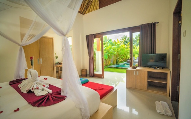 Three Gold Luxury Private Villa – Guest Rooms – Tegallalang