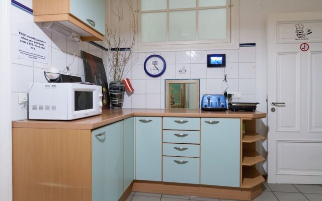 Funky Backpackers Hostel & Apartments